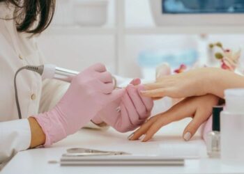 Curso gratuito de manicure e pedicure com inscrições abertas em Manaus