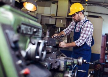 Inscrições abertas para cursos gratuitos de mecânica e soldagem
