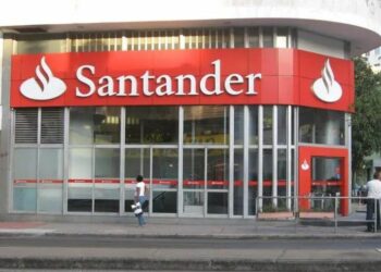 Santander oferece 5 mil bolsas de estudo gratuitas para mulheres